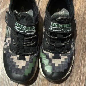 Skechers Black and Green Pixelated mega craft Sneakers size 3